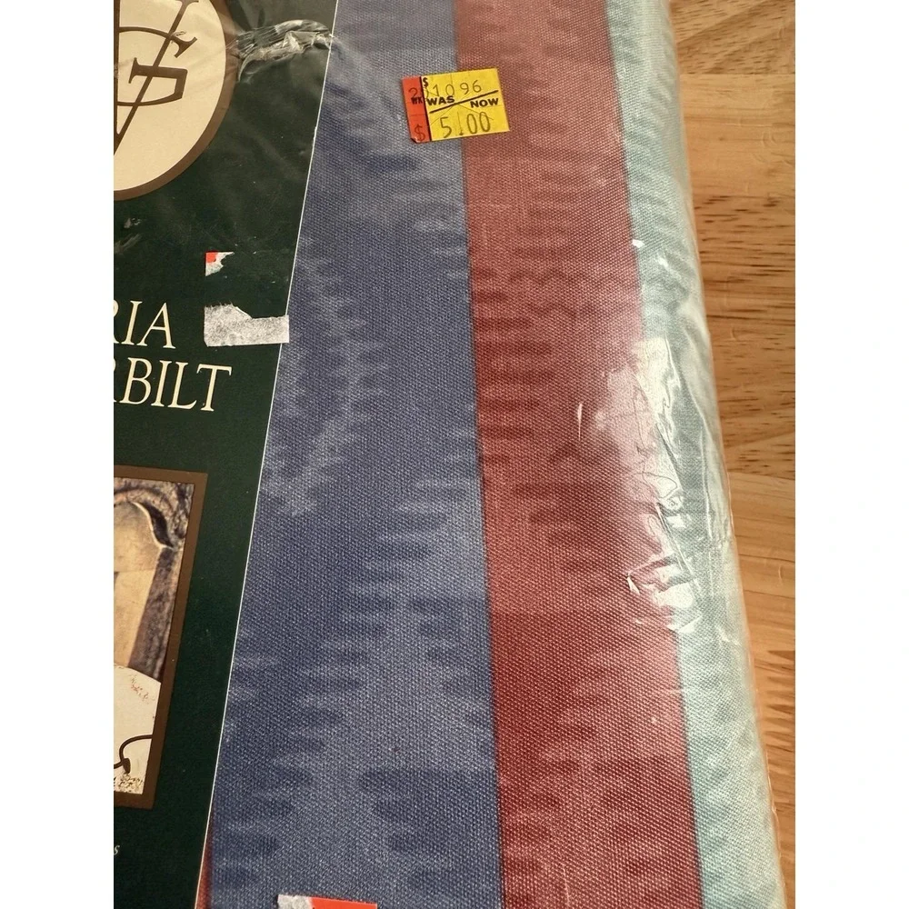Vintage Gloria Vanderbilt Flannel Backed Vinyl‎ Tablecloth 60